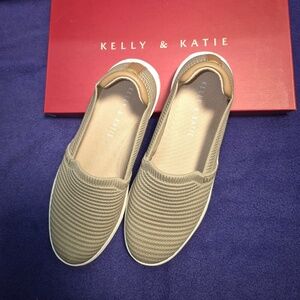 *Brand new with box* Kelly & Katie shoes